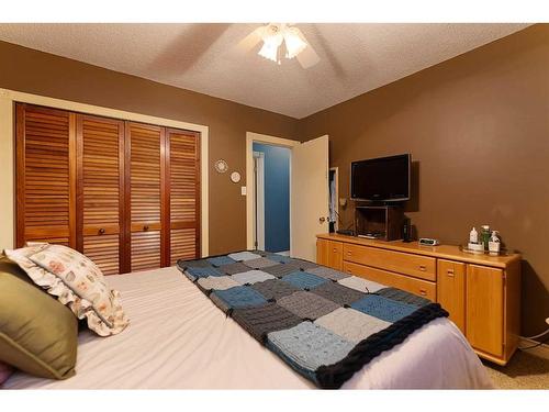 5413 48 Street, Lloydminster, AB - Indoor Photo Showing Bedroom