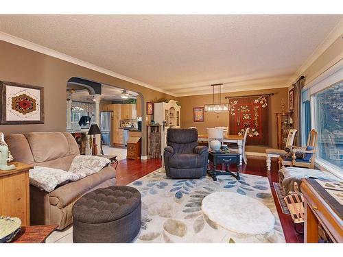 5413 48 Street, Lloydminster, AB - Indoor Photo Showing Living Room