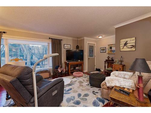 5413 48 Street, Lloydminster, AB - Indoor Photo Showing Living Room