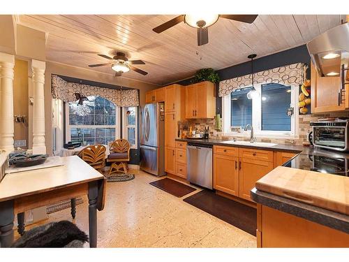 5413 48 Street, Lloydminster, AB - Indoor Photo Showing Kitchen With Double Sink