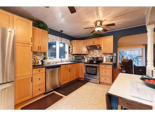 5413 48 Street, Lloydminster, AB - Indoor Photo Showing Kitchen