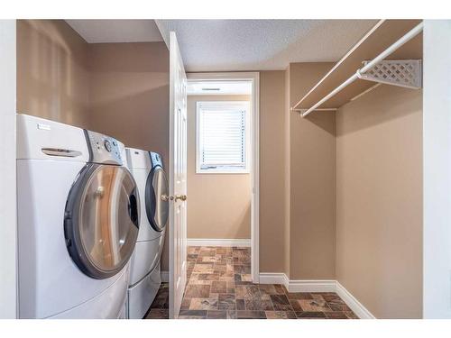 5708 39 Street, Lloydminster, AB - Indoor Photo Showing Laundry Room