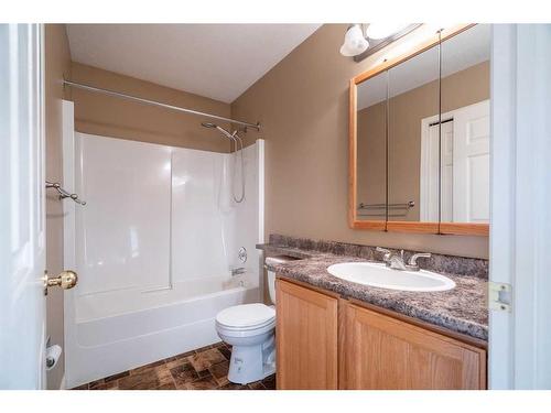 5708 39 Street, Lloydminster, AB - Indoor Photo Showing Bathroom