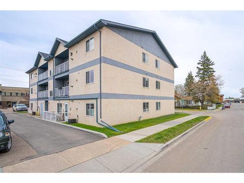 101-5102 47 Street, Lloydminster, AB - Outdoor With Balcony