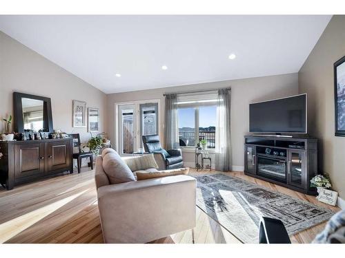 7105 29 Street, Lloydminster, AB - Indoor Photo Showing Living Room