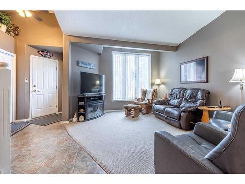 2308 54 Avenue, Lloydminster, AB - Indoor Photo Showing Living Room