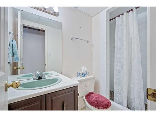 4821 48 Street, Lloydminster, SK - Indoor Photo Showing Bathroom