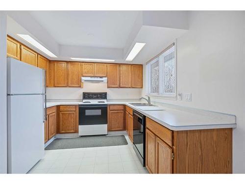 4821 48 Street, Lloydminster, SK - Indoor Photo Showing Kitchen