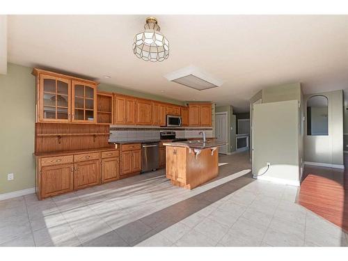 5601 22Nd Street Close, Lloydminster, AB - Indoor Photo Showing Kitchen