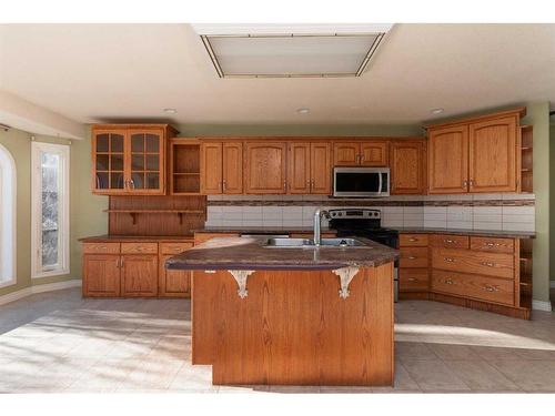 5601 22Nd Street Close, Lloydminster, AB - Indoor Photo Showing Kitchen With Double Sink