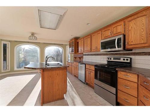 5601 22Nd Street Close, Lloydminster, AB - Indoor Photo Showing Kitchen