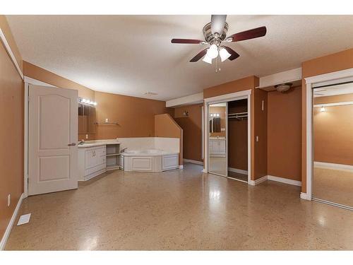 5601 22Nd Street Close, Lloydminster, AB - Indoor Photo Showing Kitchen