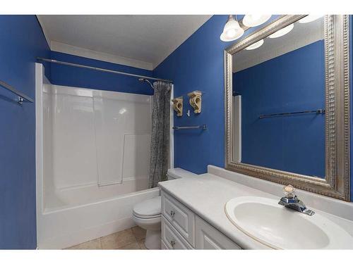 5601 22Nd Street Close, Lloydminster, AB - Indoor Photo Showing Bathroom