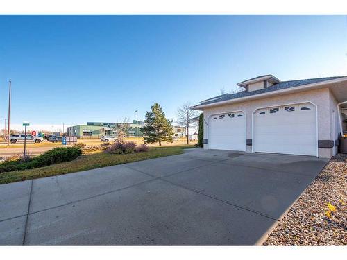 5601 22Nd Street Close, Lloydminster, AB - Outdoor