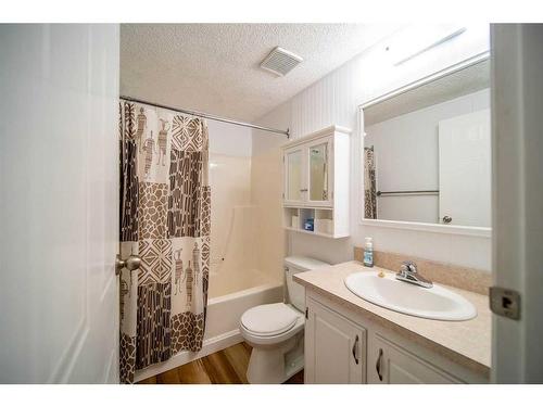 5032 49 Avenue, Edgerton, AB - Indoor Photo Showing Bathroom