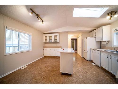 5032 49 Avenue, Edgerton, AB - Indoor Photo Showing Kitchen