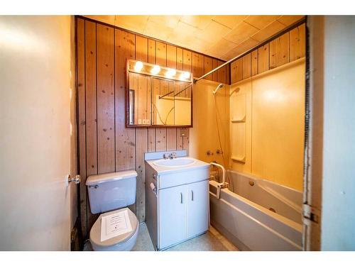 5023 48 Street, Provost, AB - Indoor Photo Showing Laundry Room