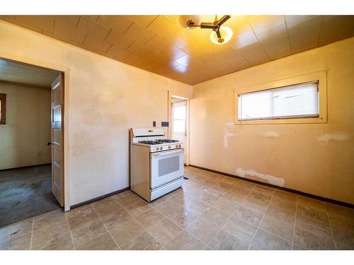 5023 48 Street, Provost, AB - Indoor Photo Showing Kitchen