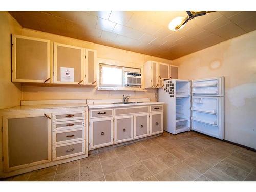 5023 48 Street, Provost, AB - Indoor Photo Showing Kitchen With Double Sink