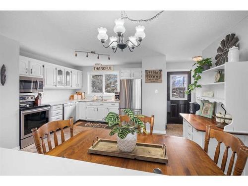 21 2 Avenue, Marshall, SK - Indoor Photo Showing Dining Room