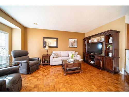 1942 8 Avenue, Wainwright, AB - Indoor Photo Showing Living Room