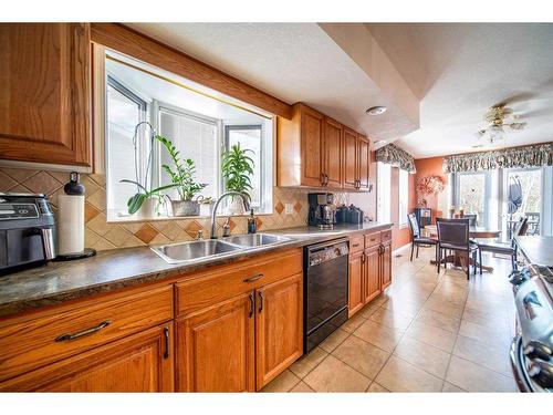 1942 8 Avenue, Wainwright, AB - Indoor Photo Showing Kitchen With Double Sink