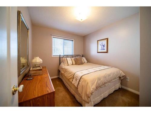 1942 8 Avenue, Wainwright, AB - Indoor Photo Showing Bedroom