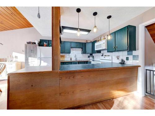 5702 31 Street, Lloydminster, AB - Indoor Photo Showing Kitchen