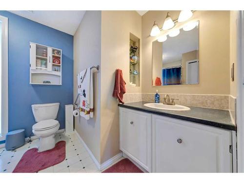 5702 31 Street, Lloydminster, AB - Indoor Photo Showing Bathroom