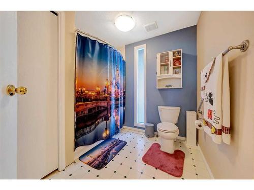 5702 31 Street, Lloydminster, AB - Indoor Photo Showing Bathroom