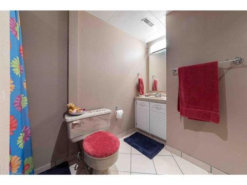 5702 31 Street, Lloydminster, AB - Indoor Photo Showing Bathroom