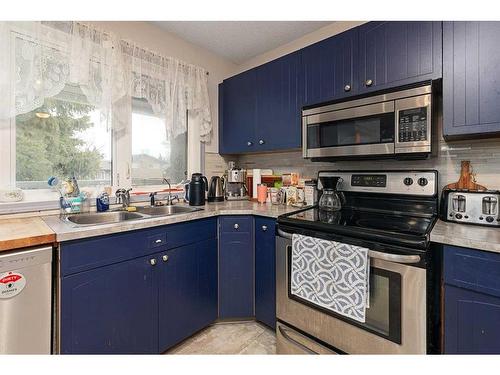 5316 34 Street, Lloydminster, AB - Indoor Photo Showing Kitchen With Double Sink