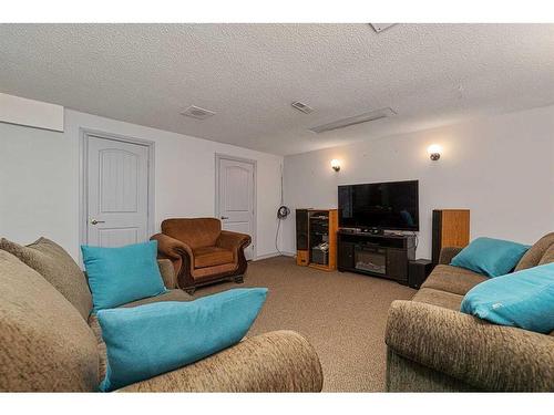 5316 34 Street, Lloydminster, AB - Indoor Photo Showing Living Room