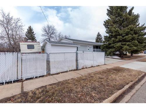 5316 34 Street, Lloydminster, AB - Outdoor