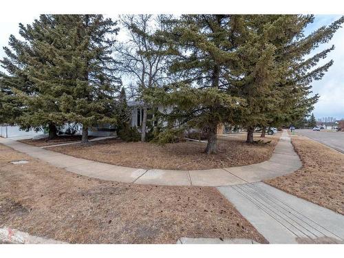 5316 34 Street, Lloydminster, AB - Outdoor