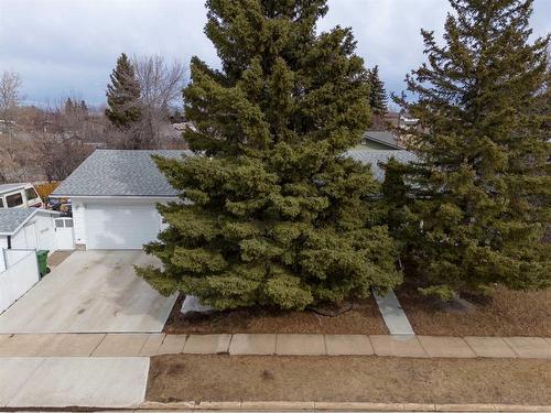 5316 34 Street, Lloydminster, AB - Outdoor