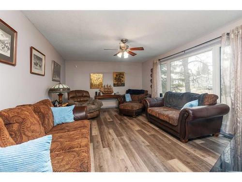 5316 34 Street, Lloydminster, AB - Indoor Photo Showing Living Room