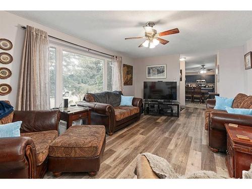 5316 34 Street, Lloydminster, AB - Indoor Photo Showing Living Room