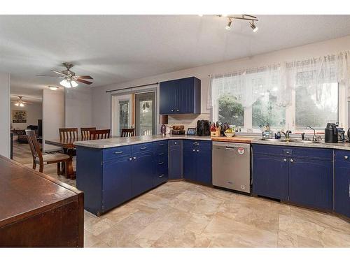 5316 34 Street, Lloydminster, AB - Indoor Photo Showing Kitchen With Double Sink