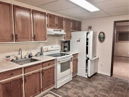 5121 55 Street, Mannville, AB - Indoor Photo Showing Kitchen