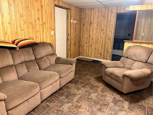 5121 55 Street, Mannville, AB - Indoor Photo Showing Living Room