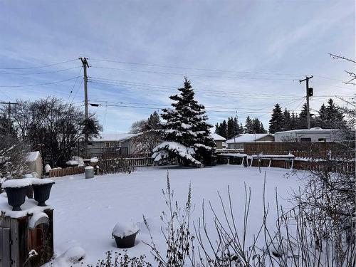 5121 55 Street, Mannville, AB - Outdoor