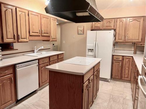 5121 55 Street, Mannville, AB - Indoor Photo Showing Kitchen