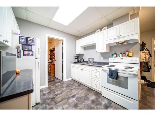 529 6 Avenue, Wainwright, AB - Indoor Photo Showing Kitchen