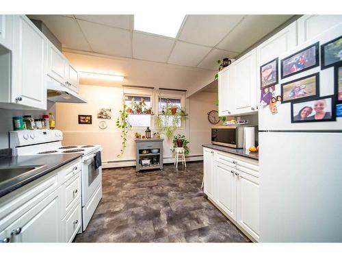 529 6 Avenue, Wainwright, AB - Indoor Photo Showing Kitchen