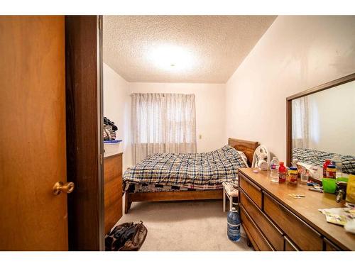 529 6 Avenue, Wainwright, AB - Indoor Photo Showing Bedroom