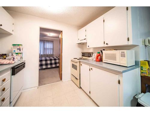 529 6 Avenue, Wainwright, AB - Indoor Photo Showing Kitchen