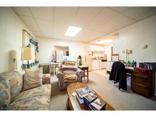 529 6 Avenue, Wainwright, AB - Indoor