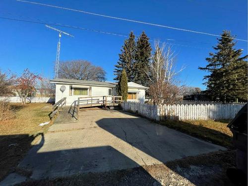 5102 46 Street, Mannville, AB - Outdoor