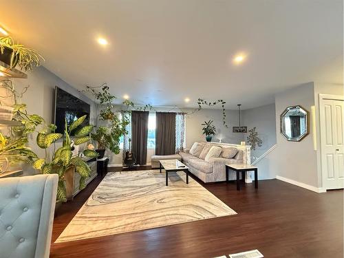 3705 57 Avenue, Lloydminster, AB - Indoor Photo Showing Living Room